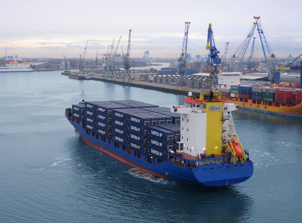 Samskip-ship with container.png