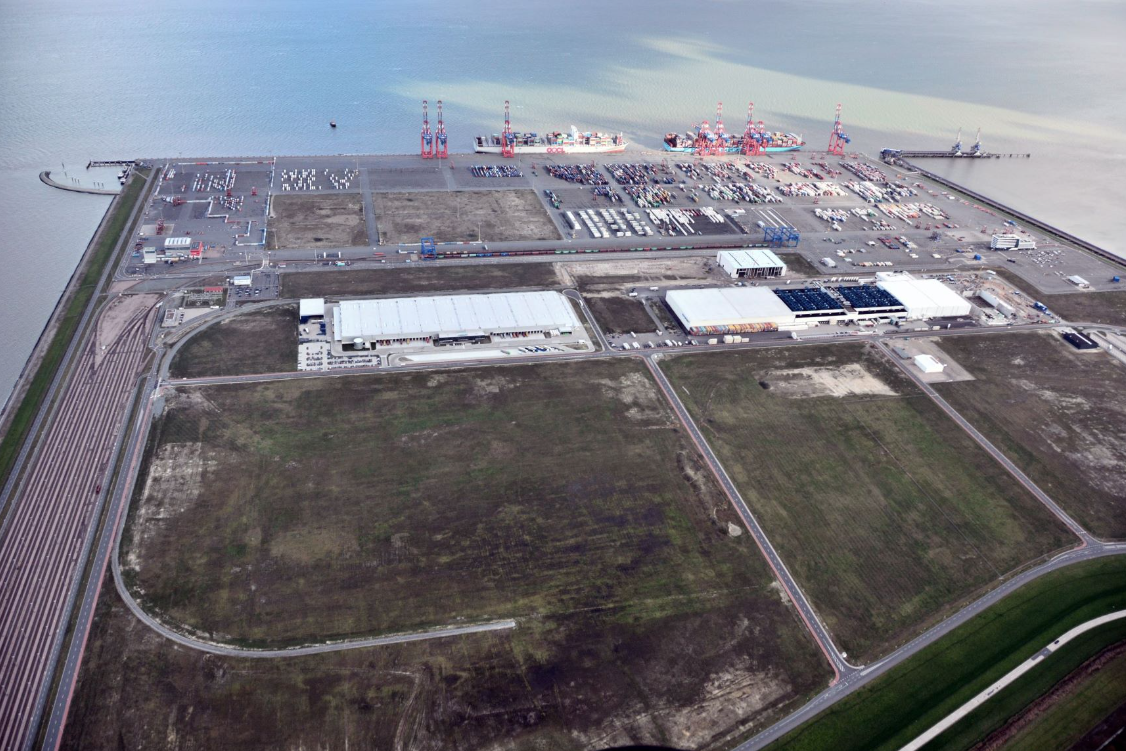 Wilhelmshaven port.png