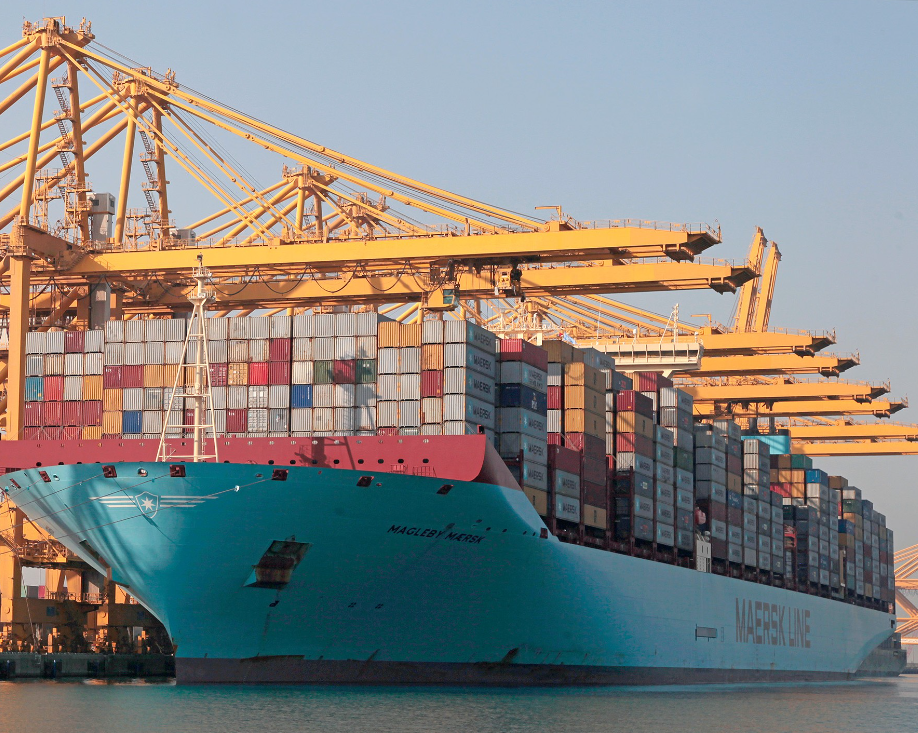 maersk ship at Jeddah Islamic port.png