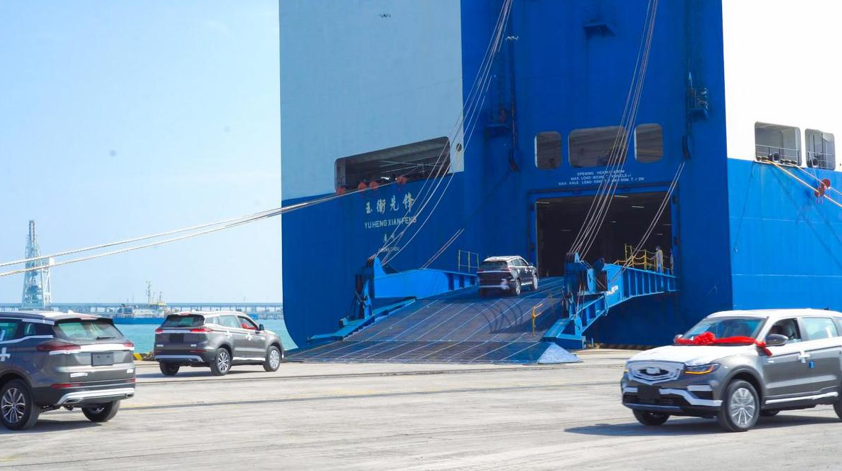 Xiaomo port of Shenzhen - loading car.png