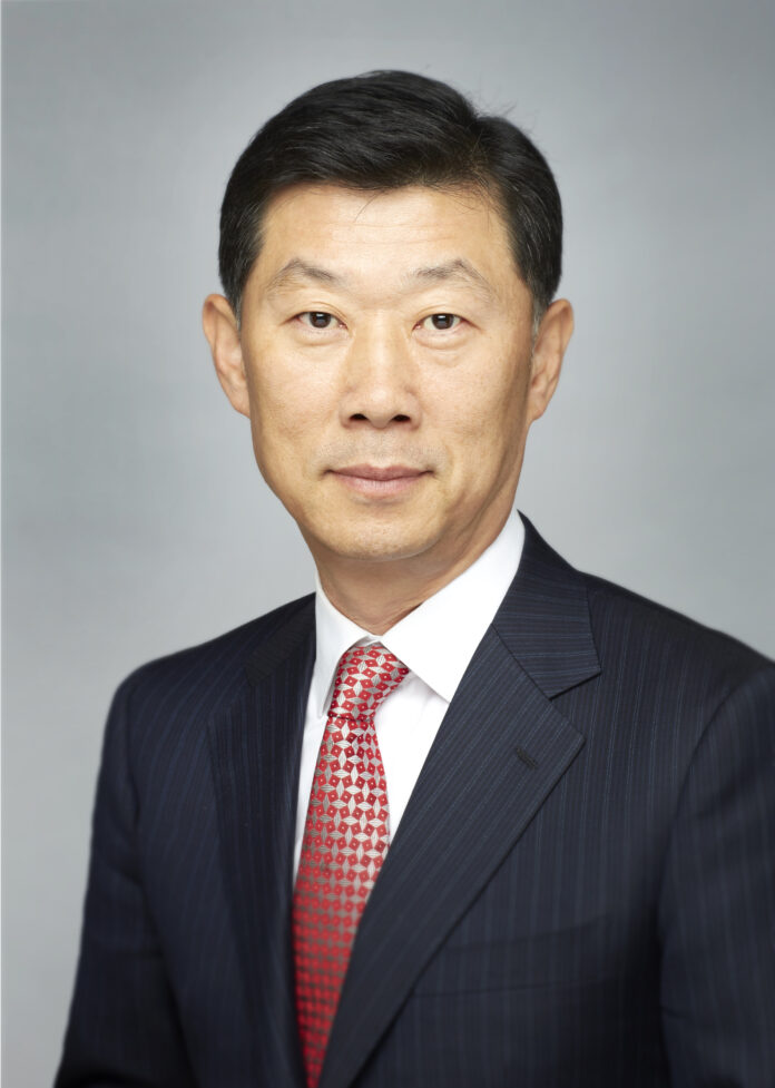 Kim-Hong-kuk-696x977.jpg